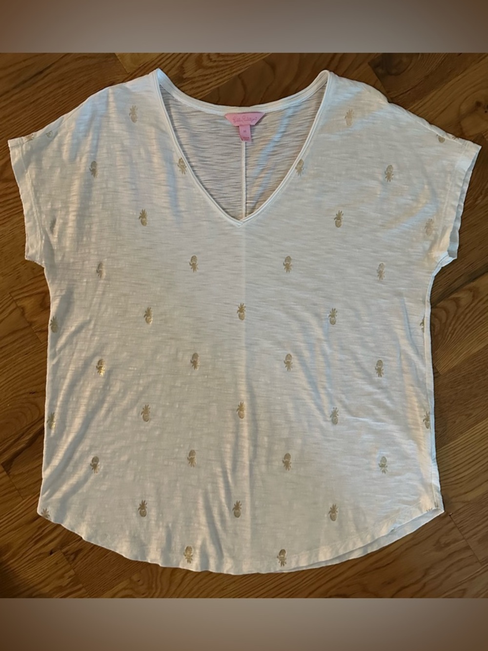 Lilly Pulitzer Gold Pineapple Print Tee White V-Neck Short Sleeve M